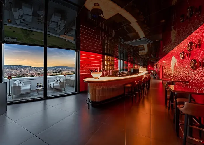 Superior East Wing By Five 4*