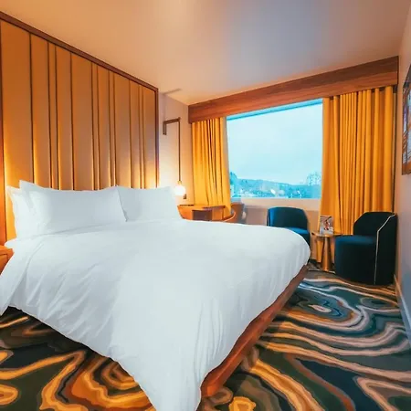 Superior East Wing By Five 4*