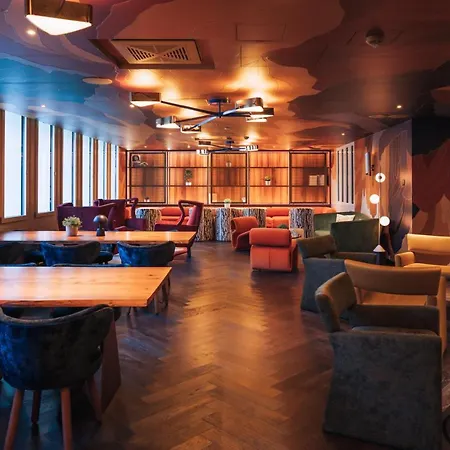 Superior East Wing By Five Szálloda 4*