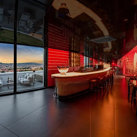 Superior East Wing By Five 4*