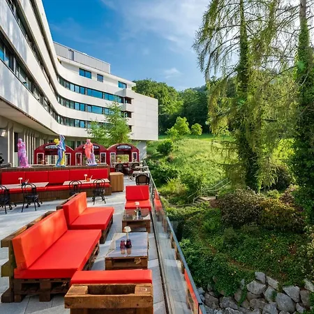 Superior East Wing By Five 4*